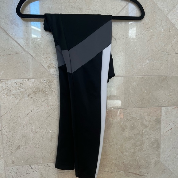 ADIDAS WOMEN’S LEGGINGS SIZE XS - Picture 3 of 4